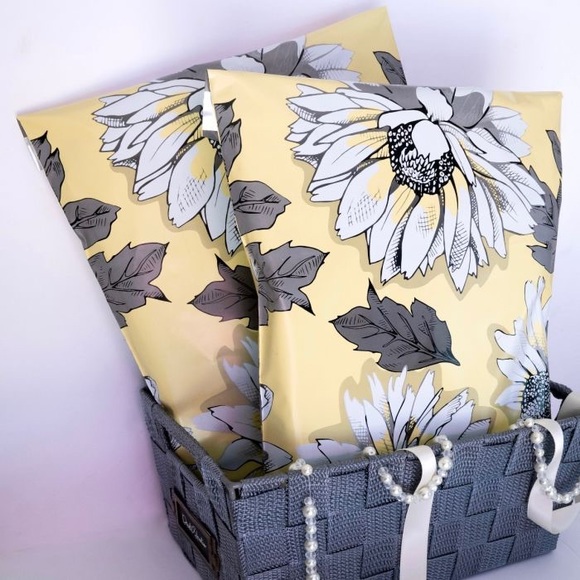 Sunflower 6x9 Pack of 50 Poly Mailers - Picture 3 of 5